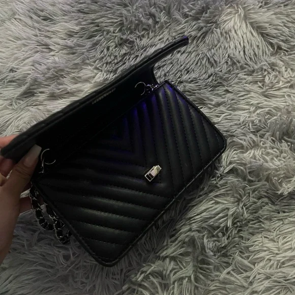 Black Purse - Picture 2 of 3